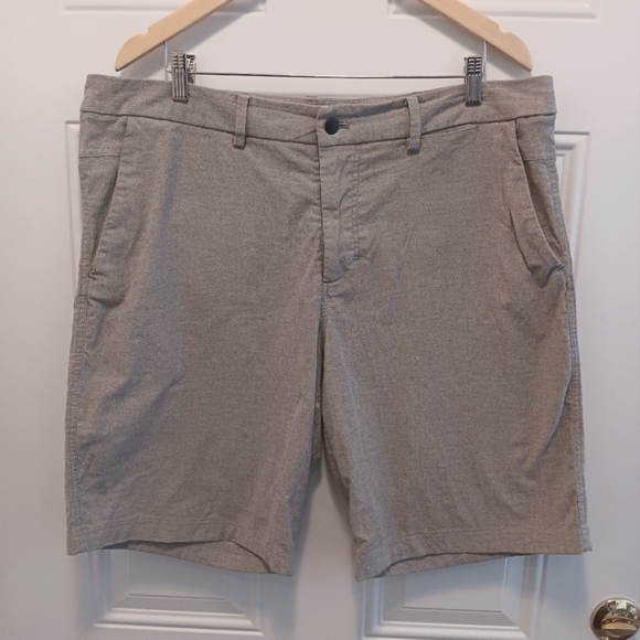 Lululemon Gray Athletica Short Men's Sz 40 - Picture 1 of 10